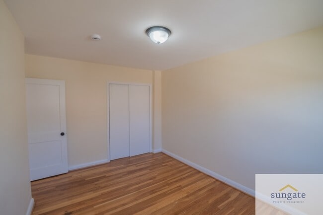 Building Photo - 1444 Meridene Dr