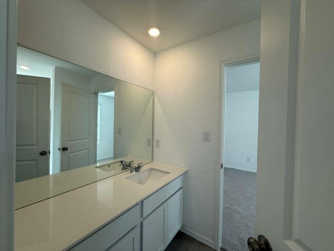 Building Photo - 591 Sormonne Lp