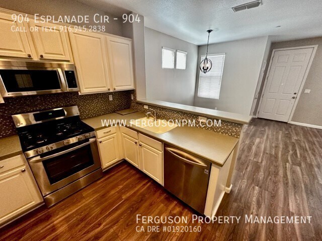 Building Photo - Move In Ready Folsom Home with Greenbelt V...