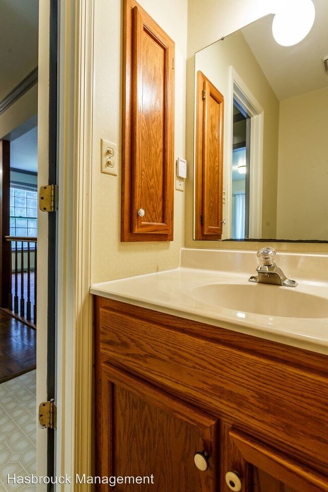 Building Photo - 3 br, 2.5 bath House - 1001 Huntwood Lane