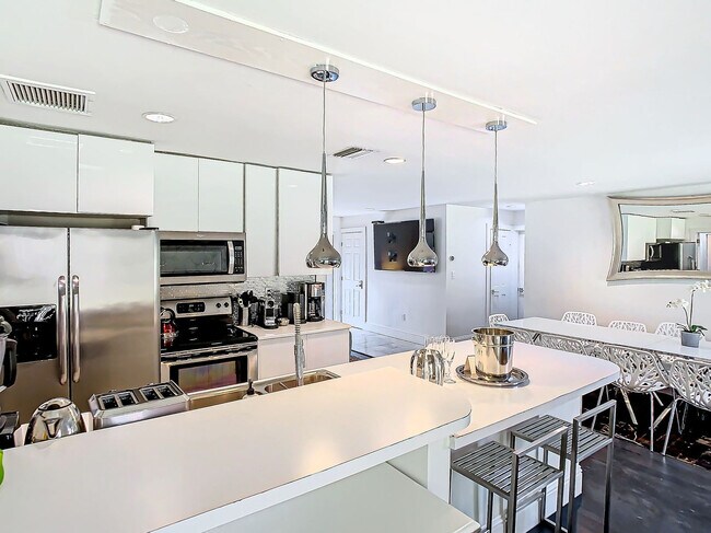 Building Photo - 5700 Saddlebrook Way