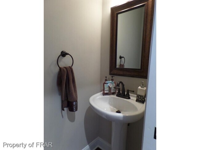 Building Photo - 124 Highgrove Ct