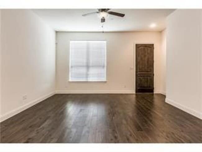 Building Photo - 7108 Mitchell Dr