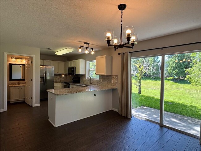 Building Photo - 2915 Amber Oak Dr