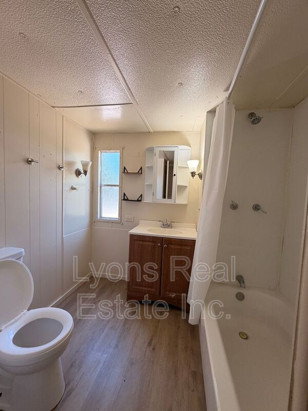 Building Photo - 8205 Suncoast Dr