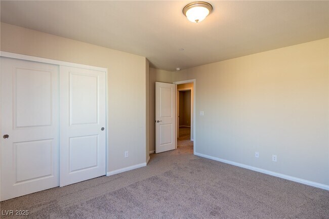 Building Photo - 476 Silverweed Ave