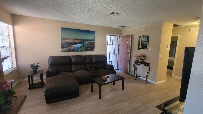 Building Photo - 5576 W Rochelle Ave.