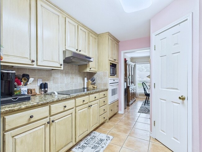 Building Photo - 1014 Redbud