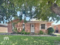 Building Photo - 4809 Cedar St