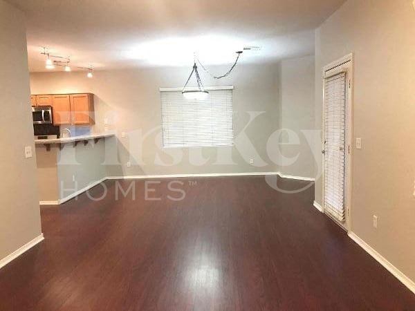 Building Photo - 10828 Avenzano St