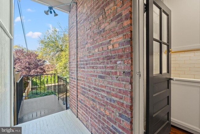 Building Photo - 2814 Bellevue Terrace NW