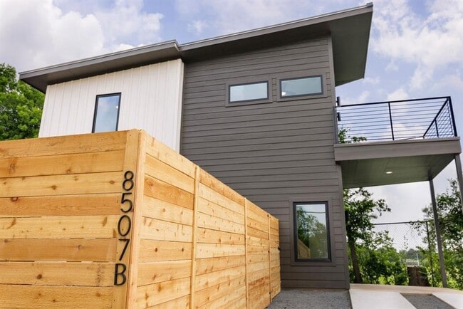 Building Photo - 8507 Hathaway Dr