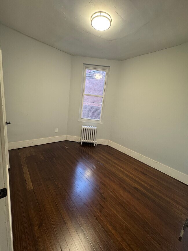 Building Photo - 4338 N Franklin St