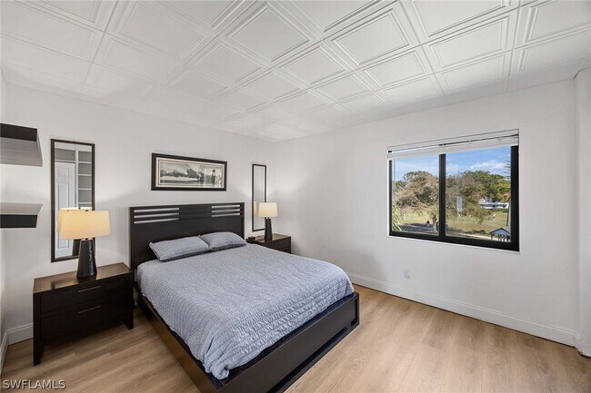 Building Photo - 3625 Boca Ciega Dr