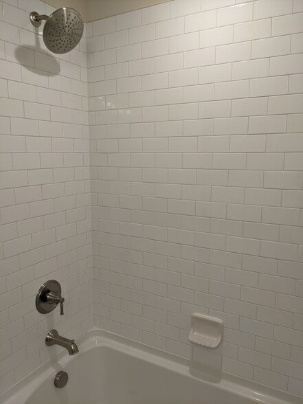 Tile shower/tub on 2nd floor - 877 McKenzie Park Ter