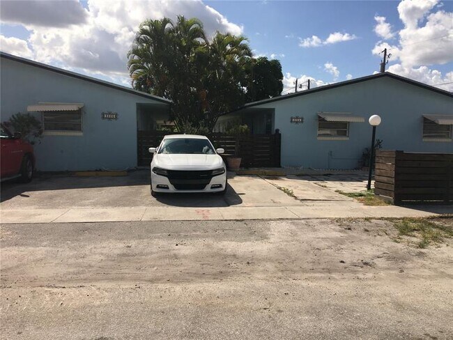 Building Photo - 2220 N 19th Ave