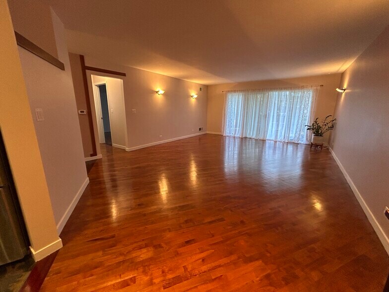 Building Photo - 5400 Carriageway Dr