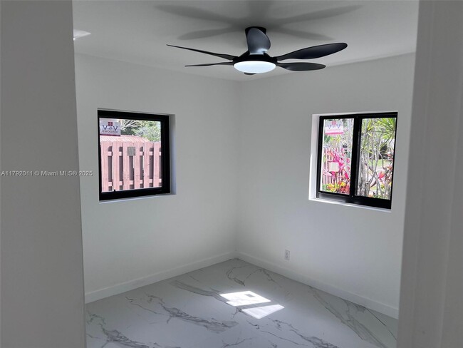 Building Photo - 431 NE 58th Ct
