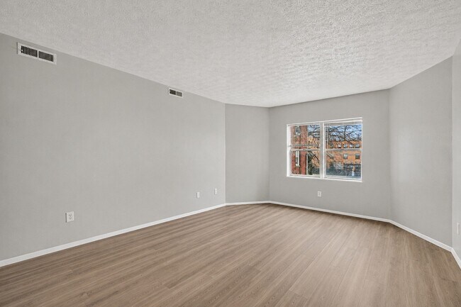 Building Photo - 564 Glenwood Ave