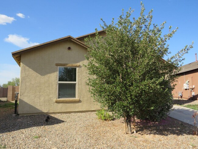 Building Photo - 145 E Mnr Vw Rd