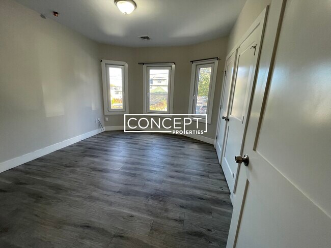 Building Photo - 84 Fayston St