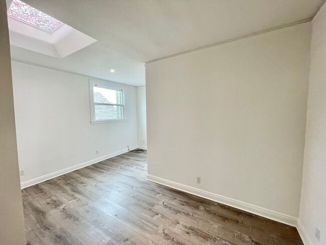 Building Photo - Bernal Hts. 2Br/1.5Ba Home w/Fab City View...