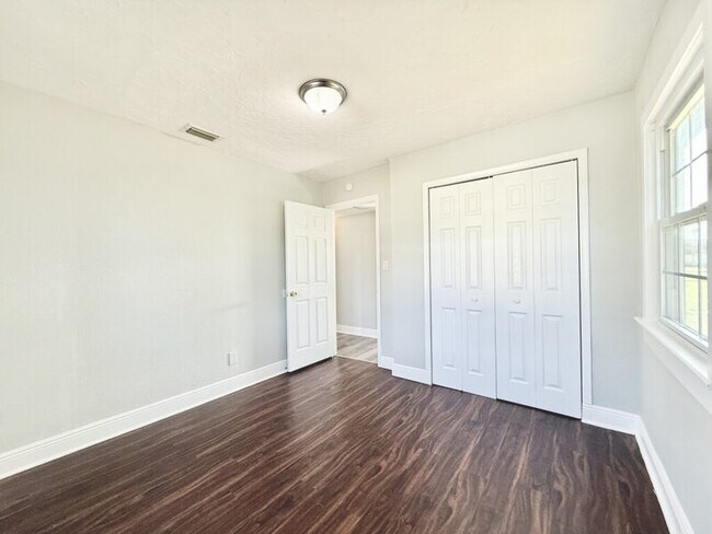 Building Photo - 5506 Staley Dr