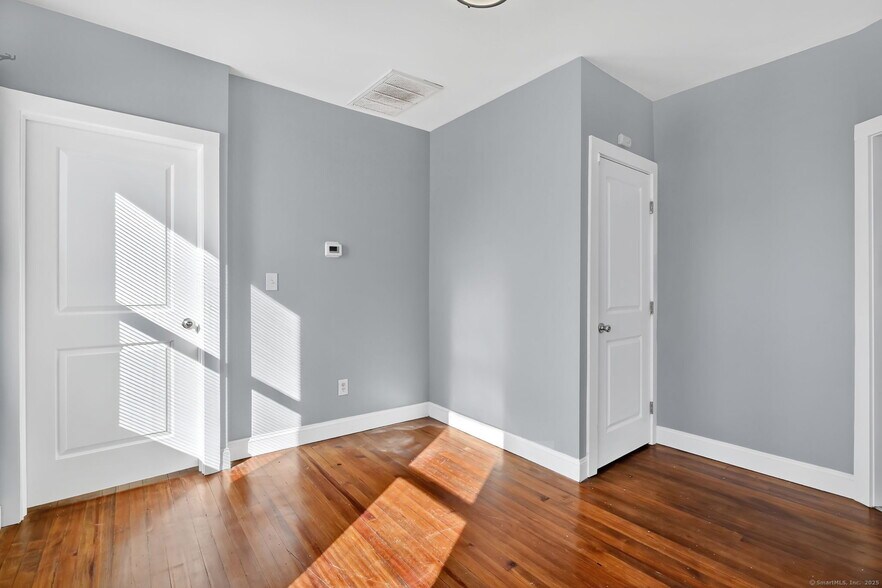 Building Photo - 14 Belden St