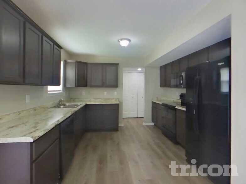 Building Photo - 1582 Tulip Ct