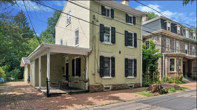 Building Photo - 23 W Walnut Ln