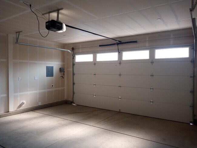 Building Photo - 1945 Kelly Ln