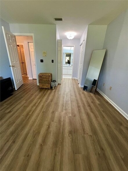 Building Photo - 6 Willow Grove Pl