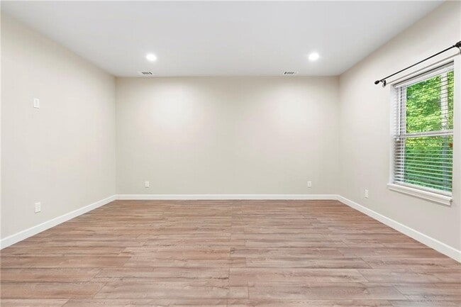 Building Photo - 5290 Clingman Ct