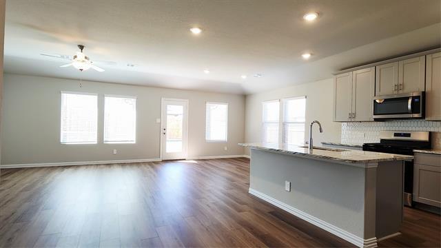 Building Photo - 417 Stagg St