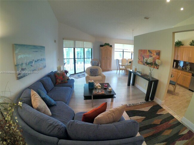 Building Photo - 5800 Coach House Cir