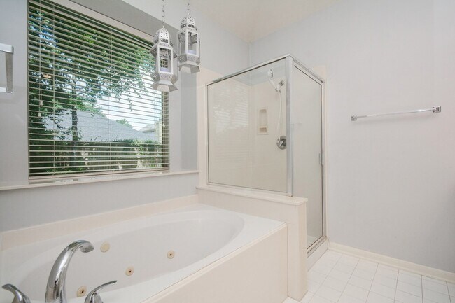 Building Photo - 918 Tennyson Dr