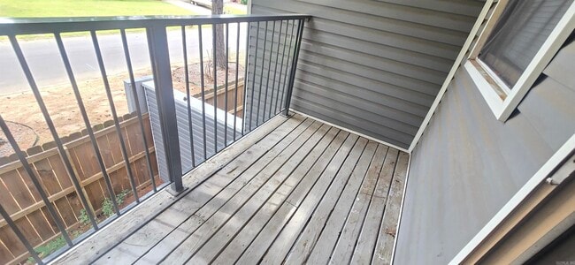 Building Photo - 411 Shadow Oaks Dr