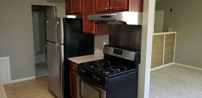 Building Photo - 2730 Rosalyn Ct