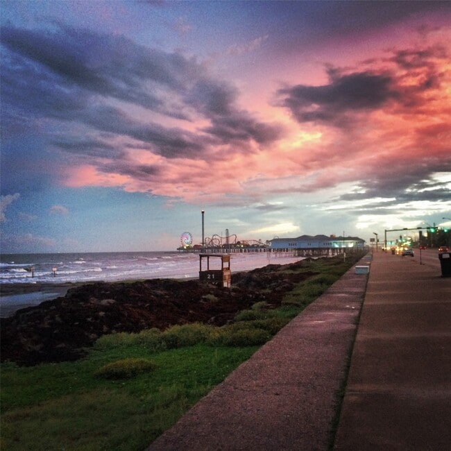 Building Photo - 1505 Church St