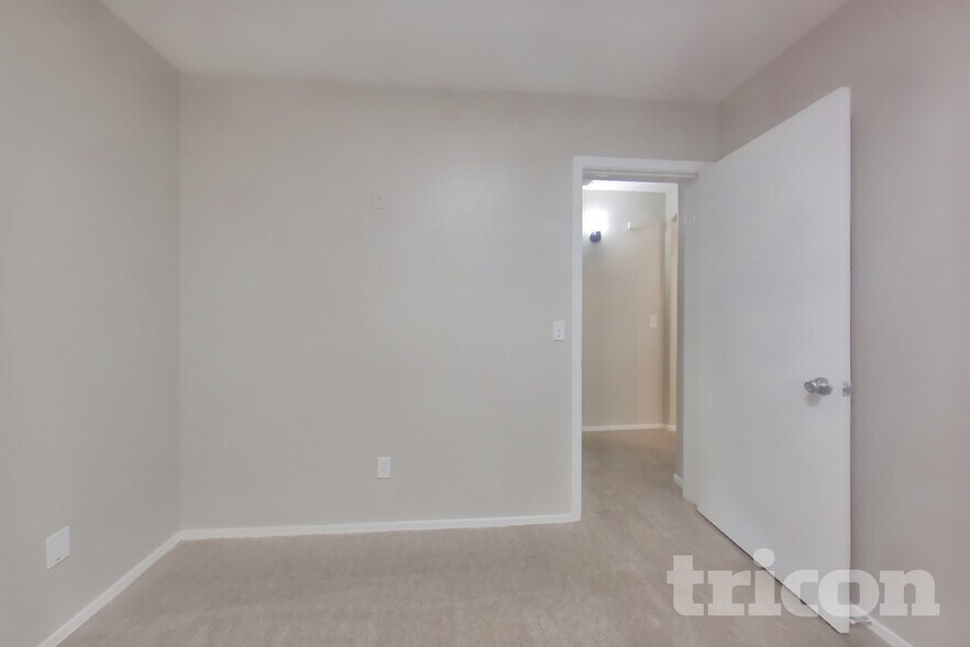 Building Photo - 8520 W Sonora St
