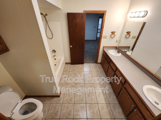 Building Photo - 628 W 22nd St