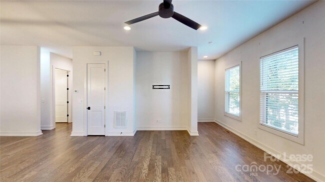 Building Photo - 4019 Plaza Row Ct
