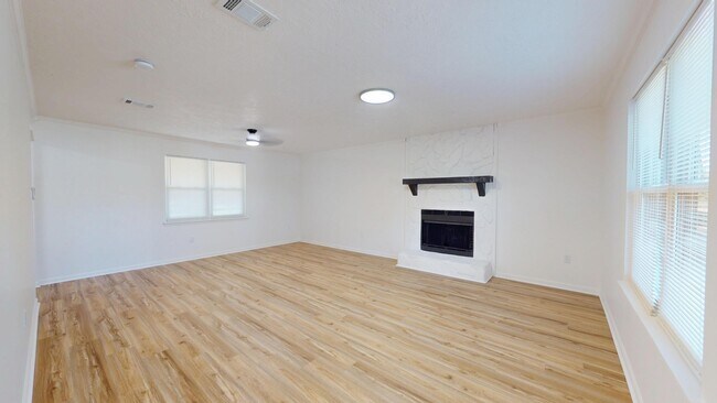 Building Photo - 4072 Melrose Dr