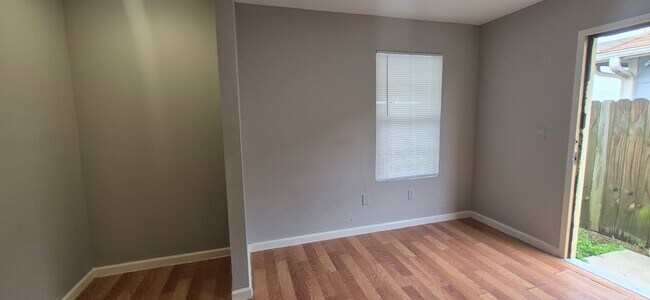 Building Photo - 9307 Coffee St