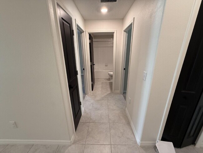 Building Photo - Beautiful 3-Bedroom 2 Baths Home in Ayersw...