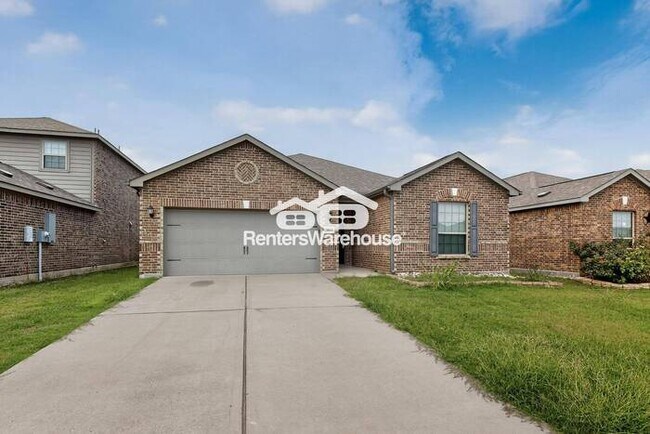 Building Photo - MOVE IN READY COMPLETELY UPDATED - 3BED/2B...