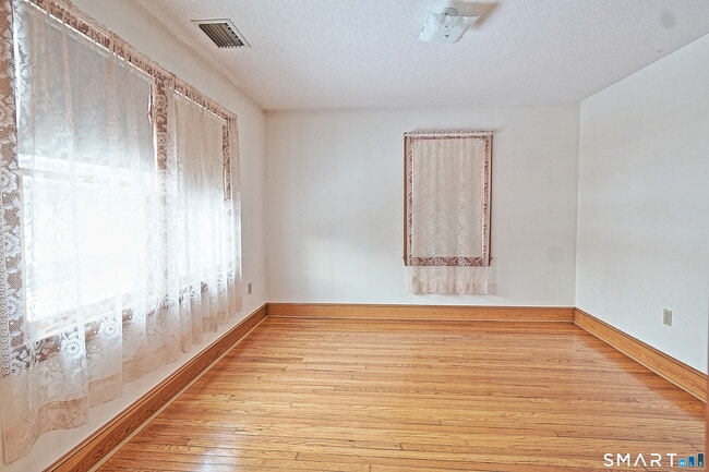 Building Photo - 1129 N Colony Rd