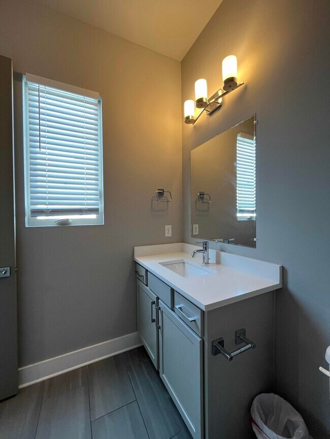 Building Photo - 976 Youngs Ln
