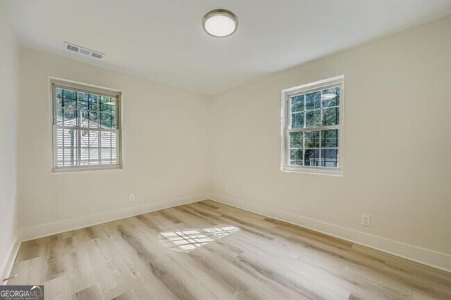 Building Photo - 3099 Delowe Dr