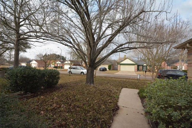 Building Photo - 2818 Chimneystone Cir